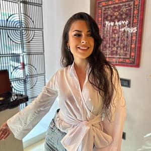 BEYAZ BAĞLAMALI GÖMLEK