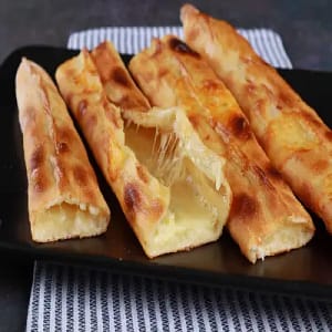 Kapalı Kaşarlı Pide